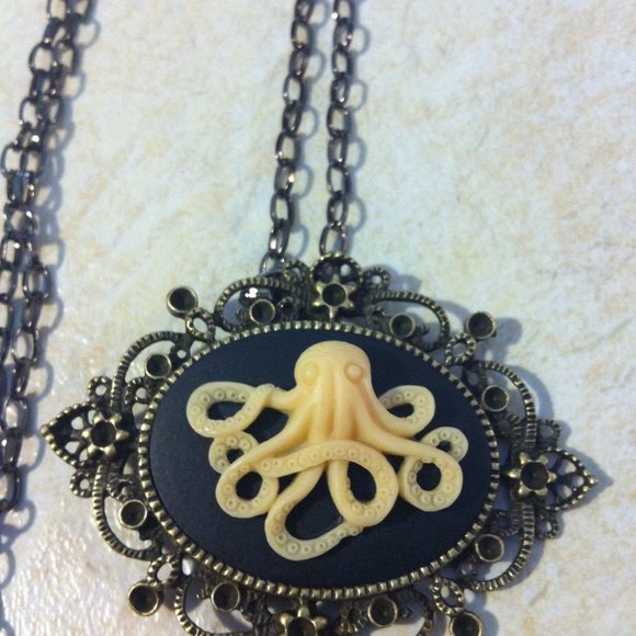 Octopus Kraken Steampunk Necklace Bronze Cameo e - Picture 2 of 2